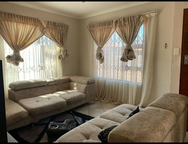 3 BEDROOM HOUSE FOR SALE IN EVATON WEST